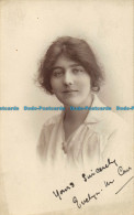 R152613 Old Postcard. Woman Portrait - Monde