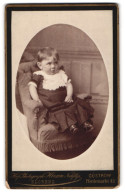 Fotografie H. Lorenz, Güstrow, Pferdemarkt 45, Kleines Mädchen Mit ängstlichem Blick In Kurzärmeligem Kleid  - Anonymous Persons