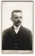 Fotografie Karl Hengl, Marchegg, Eleganter Herr Mit Schnauzbart  - Anonymous Persons