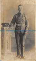 R152042 Old Postcard. Man. Officer - Monde