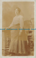 R152722 Old Postcard. Woman. M. B. Olley - World