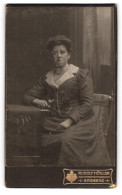 Fotografie Rudolf Högler, Bregenz, Portrait Dunkelhaarige Frau Im Eleganten Kleid  - Anonymous Persons