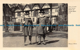 R154029 Tower Of London Chief Of Yeoman Warder And Yeoman Gaoler. Ministry Of Wo - Other & Unclassified