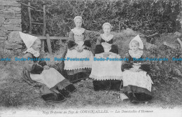 R154061 Noce Bretonne Au Pays De Cornouailles. Les Demoiselles D Honneur. ND. 19 - World