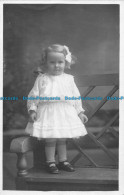R152848 Old Postcard. Little Girl - Monde