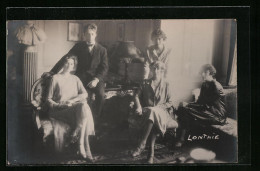 AK Prinz Leopold Von Belgien, Lonthie, Familienbild In Der Stube  - Familias Reales