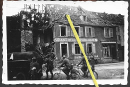 57 483 0524 WW2 WK2 MOSELLE NEUNKIRCH SARREGUEMINES RESTAURANT COMBATS  SOLDATS  ALLEMANDS  1940 - Guerre, Militaire