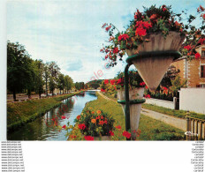 21.  MONTBARD . Le Canal Fleuri De Bourgogne . - Montbard