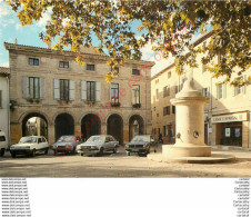 30.  ROQUEMAURE . La Place De La Mairie Et Son Ancienne Fontaine Restaurée . - Roquemaure