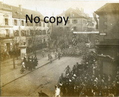 PHOTO FRANCAISE - ENTREE DES TROUPES FRANCAISES A SARREGUEMINES MOSELLE 1918 - GUERRE 1914 1918 - Oorlog, Militair