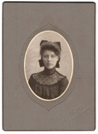 Fotografie Stebbins, St. Charles, Minn., Junge Dame Mit Haarschleife  - Personnes Anonymes