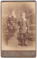 Photo J. N. Paton, Glasgow, 294, Shields Road, Zwei Jungen In Modischer Kleidung Mit Tennisschläger  - Personnes Anonymes