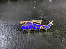 E Pins Helicoptere Sikorsky H-34 Marine Nationale BAN Hyeres Flotille 31F 182 Insigne Militaire Toulon Tres Bon Etat - S - Militaria