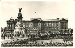 71033661 London Victoria Menorial Buckingham Palace Pferd - Autres & Non Classés