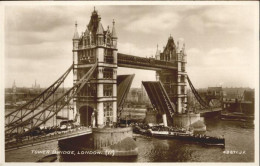 70985643 London Tower Bridge Schiff - Autres & Non Classés