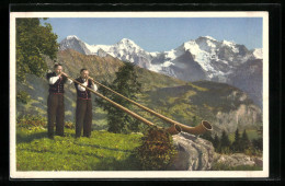 AK Zwei Alphornbläser Spielen Vor Kulisse Mit Eiger, Mönch Und Jungfrau  - Music And Musicians