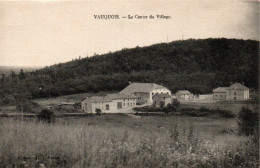CPA 55 Meuse - VAUQUOIS - Le Centre Du Village - Otros & Sin Clasificación