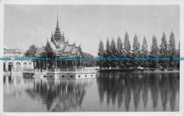 R155115 Old Postcard. Temple Near The Lake - Monde