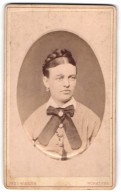 Fotografie Fritz Winguth, Worms A. Rh., Speier-Strasse 84, Portrait Dame Mit Hochsteckfrisur Und Ohrring  - Anonymous Persons