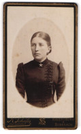 Fotografie K. Schäfer, Ravensburg, Gartenstrasse 26, Portrait Dame In Schwarzem Kleid  - Anonymous Persons