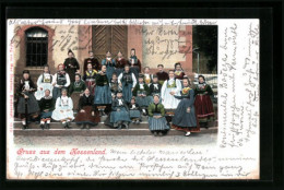 AK Gruppenfoto Auf Der Treppe, Hessische Trachten  - Costumes