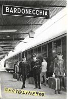 Piemonte Torino Bardonecchia Stazione Ferroviaria Veduta Interno Stazione Binario Treno Carabinieri Animata (v.retro) - Estaciones Con Trenes