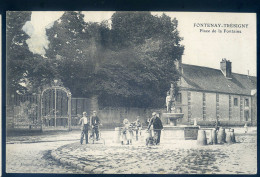 Cpa Du 77 Fontenay Trésigny -- Place De La Fontaine     STEP142 - Fontenay Tresigny