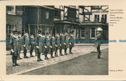 R155641 Tower Of London. Ceremonial Dress Parade. Yeoman Warders Inspection By G - Autres & Non Classés