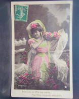 1623 THEME . AVEC JOIE ON OFFRE AUX AIMES .... FEMME AVEC UN VOILE ET UNE COMPOSITION DE FLEURS . PHOTO STEBBING - Femmes