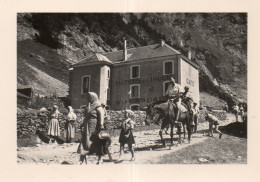 Photographie Vintage Photo Snapshot Gavarrnie Hôtel Du Cirque Et De La Cascade - Lieux