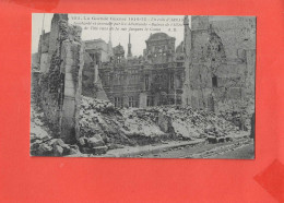 62 ARRAS Cpa Beffroi Et Hotel De Ville En Ruines          283 AR - Arras
