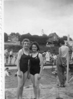 Photographie Vintage Photo Snapshot Viry Maillot Bain Femme - Personnes Anonymes