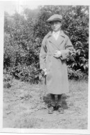 Photographie Vintage Photo Snapshot Enfant Garçon Mode Casquette - Personnes Anonymes