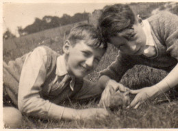 Photographie Vintage Photo Snapshot Animal Lapin ? Enfant  - Sonstige & Ohne Zuordnung