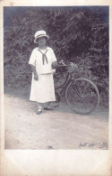 Carte Photo - Femme A La Bicyclette - Aout 1921 - Otros & Sin Clasificación