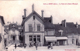 10 - Aube - BAR Sur SEINE - La Poste Et La Caisse D'épargne - Café De La Halle - Bar-sur-Seine