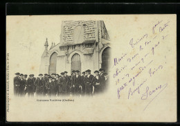 CPA Challans, L`Eglise, Costumes Vendeens  - Challans