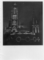 Photographie Vintage Photo Snapshot Lourdes Nuit Lumière Illumination Light - Andere & Zonder Classificatie