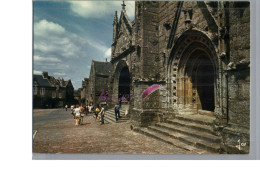 LOCRONAN 29 - La Place Devant Les Porches De L'église - Locronan