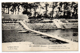 CPA    BELGIQUE  NIEUPORT         -      UNE PASSERELLE SUR L YSER         LA GUERRE 1914 - Guerra 1914-18