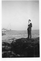 Photographie Vintage Photo Snapshot Pornic Homme Mode Carrelets Pêche - Personnes Anonymes