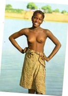 CPM  SENEGAL     -     JEUNE FILLE  SEINS NUS - Senegal