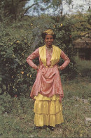 X116663 MARTINIQUE FEMME EN COSTUME CREOLE GRAND' ROBE ET TETE CALENDEE OU CHAUDIERE - Autres & Non Classés