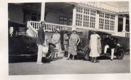 Photographie Vintage Photo Snapshot Automobile Voiture Car Auto Mode Groupe - Anonieme Personen