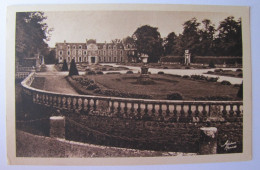 FRANCE - ILLE ET VILAINE - BECHEREL - Le Château De Caradeuc - Les Parterres Et Le Château - Bécherel