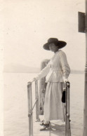 Photographie Vintage Photo Snapshot Mode Fashion Chapeau Hat élégance Chic - Other & Unclassified