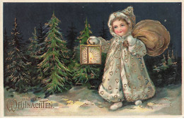 N°24026 - Carte Gaufrée - Fröhliche Weihnachten - Enfant Dans La Forêt Avec Une Lanterne - Other & Unclassified