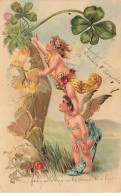 N°24043 - Carte Gaufrée - Anges Voulant Attraper Un Trèfle - Angels