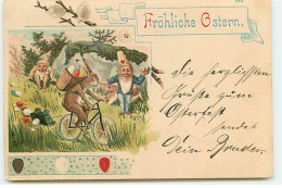 N°21861 - Fröhliche Ostern - Nains Regardant Un Lièvre Portant Une Hotte Remplie D'oeufs, Sur Un Vélo - Ostern