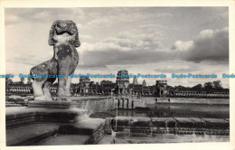 R156124 Old Postcard. Statue - World